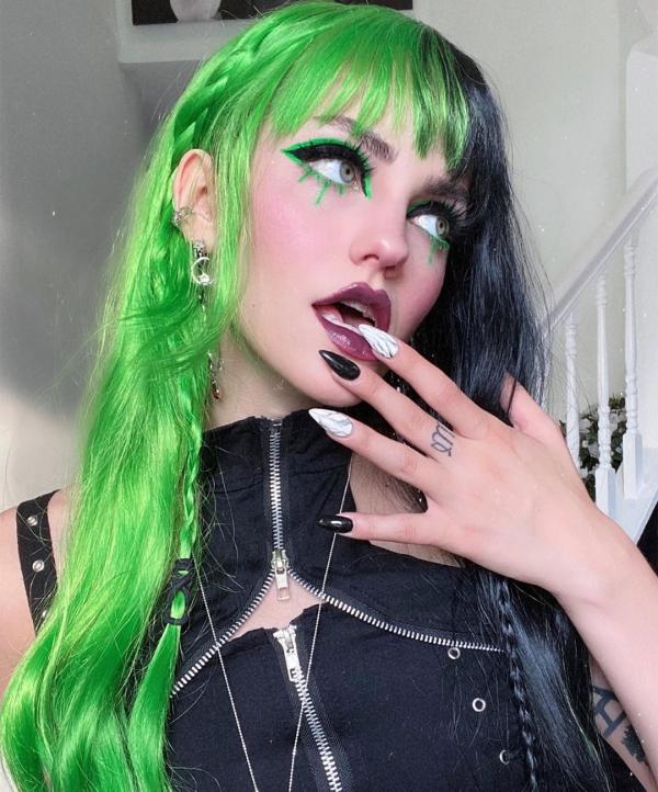Evahair Half Black And Half Green Wefted Cap Wavy Synthetic Wig With Bangs Home Evahair Evahair Half Black And Half Green Wefted Cap Wavy Synthetic Wig With Bangs Home Evahair