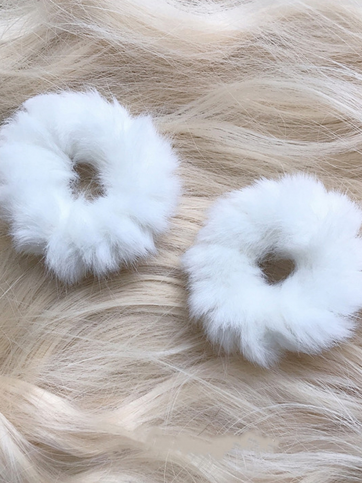 Evahair 2021 New Style Cute White Furry Hair Ring